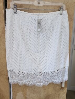 SALE--NWT- Ann Taylor White Eyelet Lace-Trim Pencil Skirt